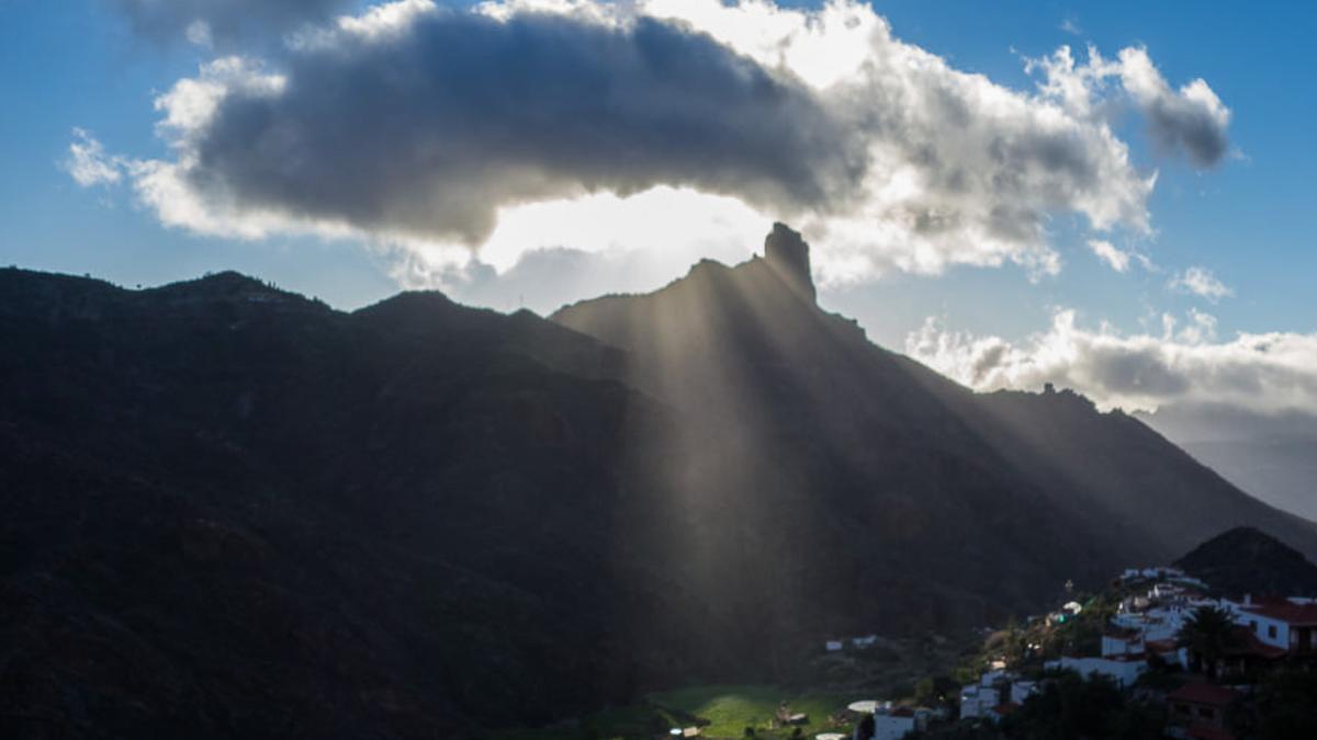 El mar de nubes de los Alisios desborda las montañas de Tejeda.