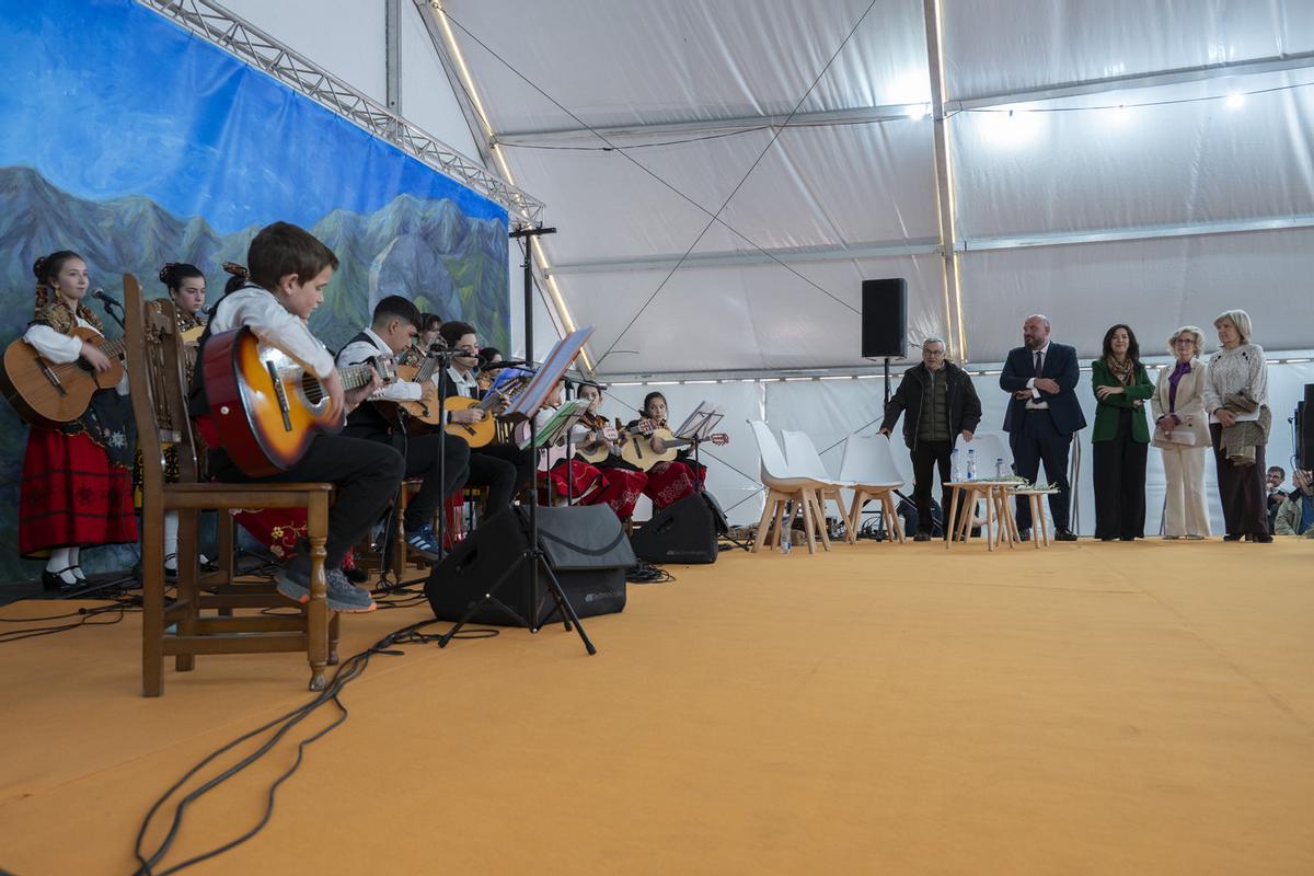 La Fiesta del Cerezo en Flor abre sus puertas en Tornavacas con un homenaje al trabajo y la resistencia del Valle del Jerte