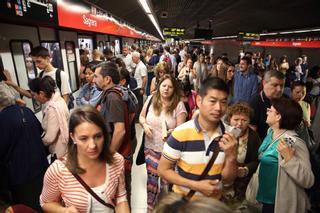 Los ciudadanos, hartos de pagar los efectos de las huelgas de transportes