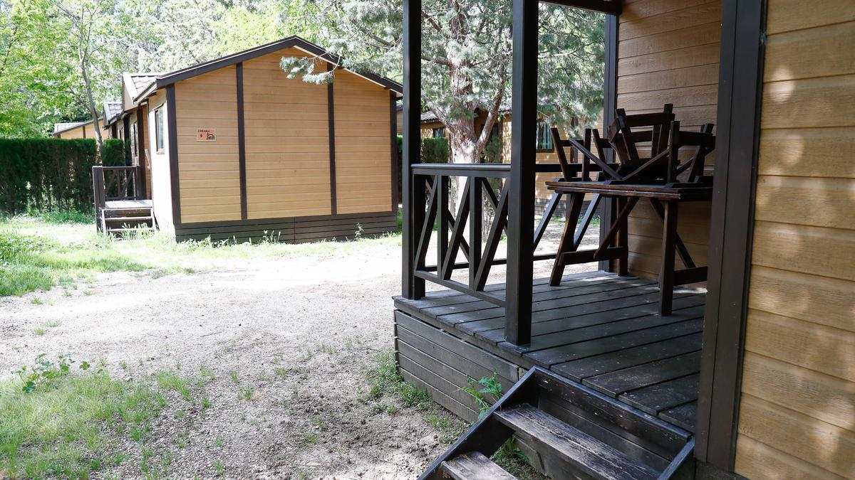 Bungalows de un camping de Aranjuez.