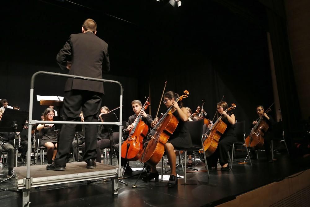 La gran afluencia de público obliga a la Joven Orquesta de Torrevieja a doblar su concierto en el Centro Cultural Virgen del Carmen