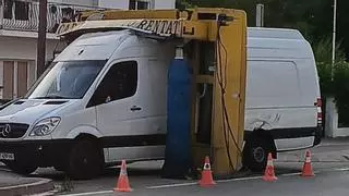 Roben una furgoneta d'un taller de Tossa i s'emporten "integrat" el túnel de rentat