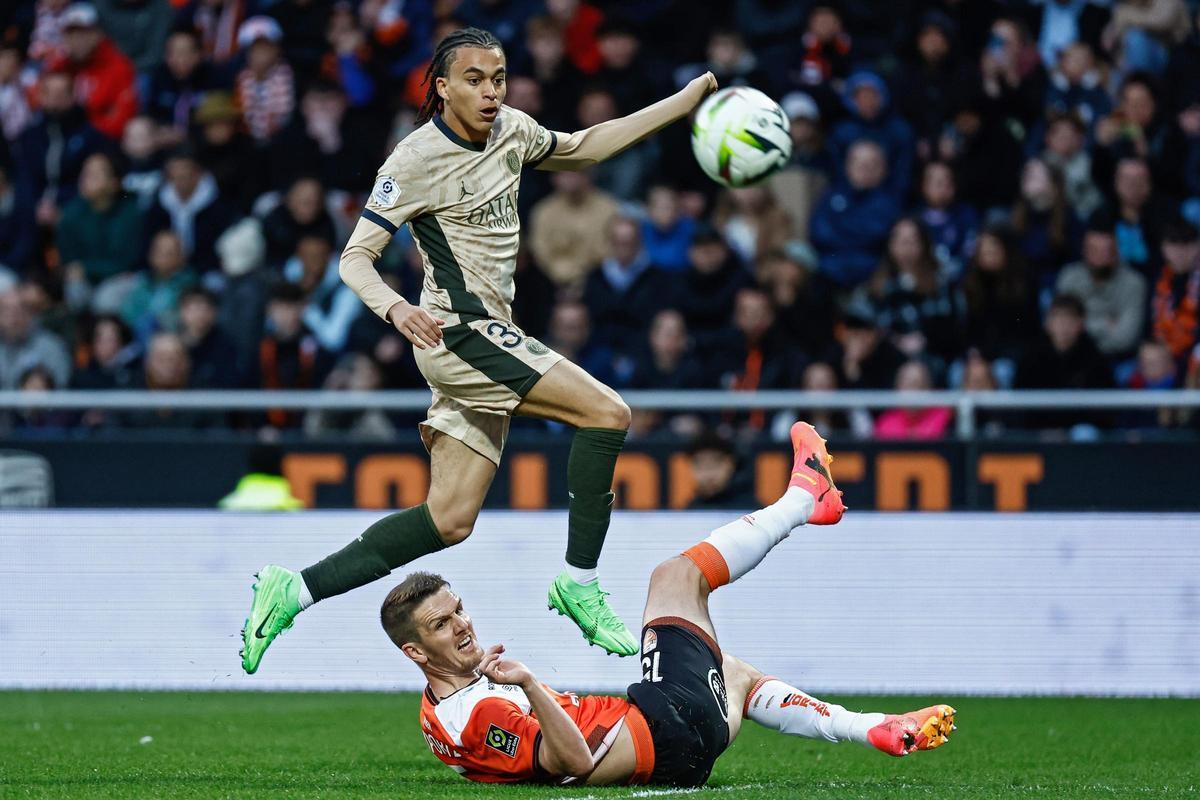 Ethan Mbappé, jugador del Lille, durante un partido del PSG contra el Lorient.