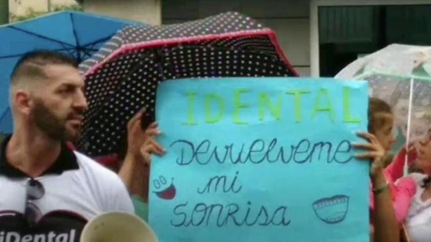 Manifestación de la Plataforma de Afectados por el fraude de la clínica iDental