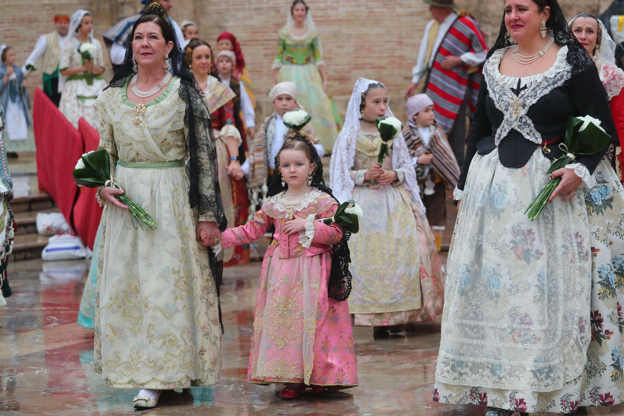 Búscate en el primer día de ofrenda por la calle de la Paz (entre las 15:30 a las 17:00 horas)