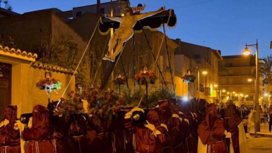 Una procesión de la Semana Santa de Mutxamel en una imagen de archivo. |