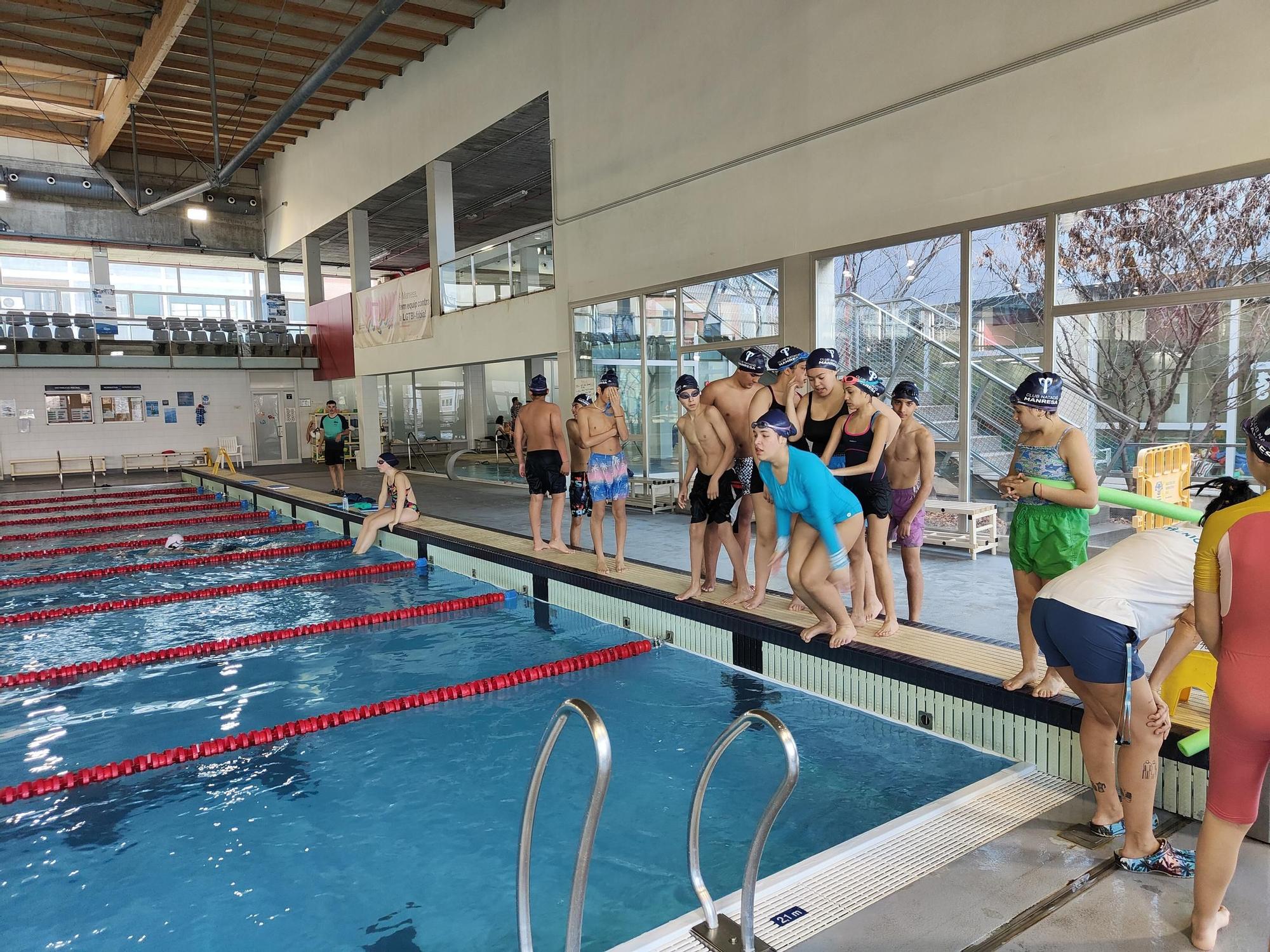 Imatges de la presentació del projecte Joves d'Aigua, a les piscines Manel Estiarte Duocastella