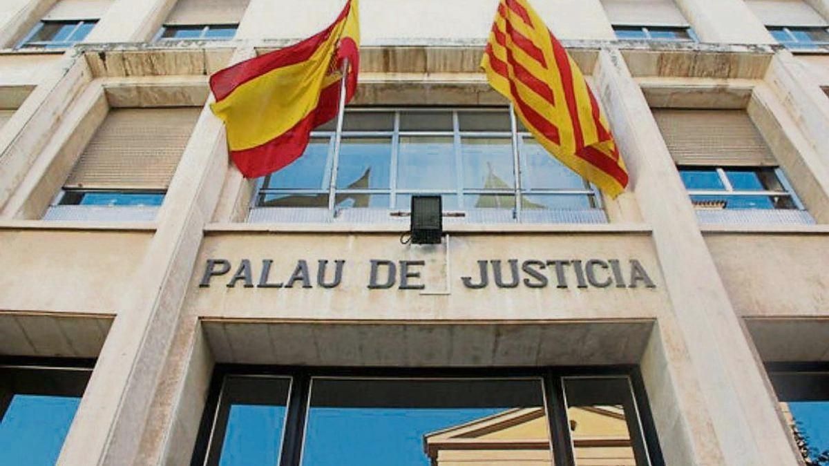 Entrada de los juzgados de Tarragona. Entrada de los juzgados de Tarragona.