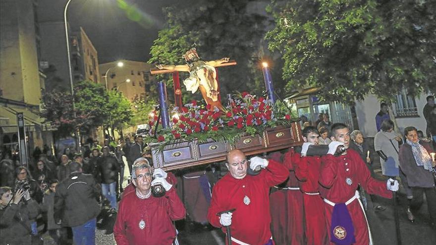 La lluvia no deja salir a la Esperanza pero da una tregua al Humilladero