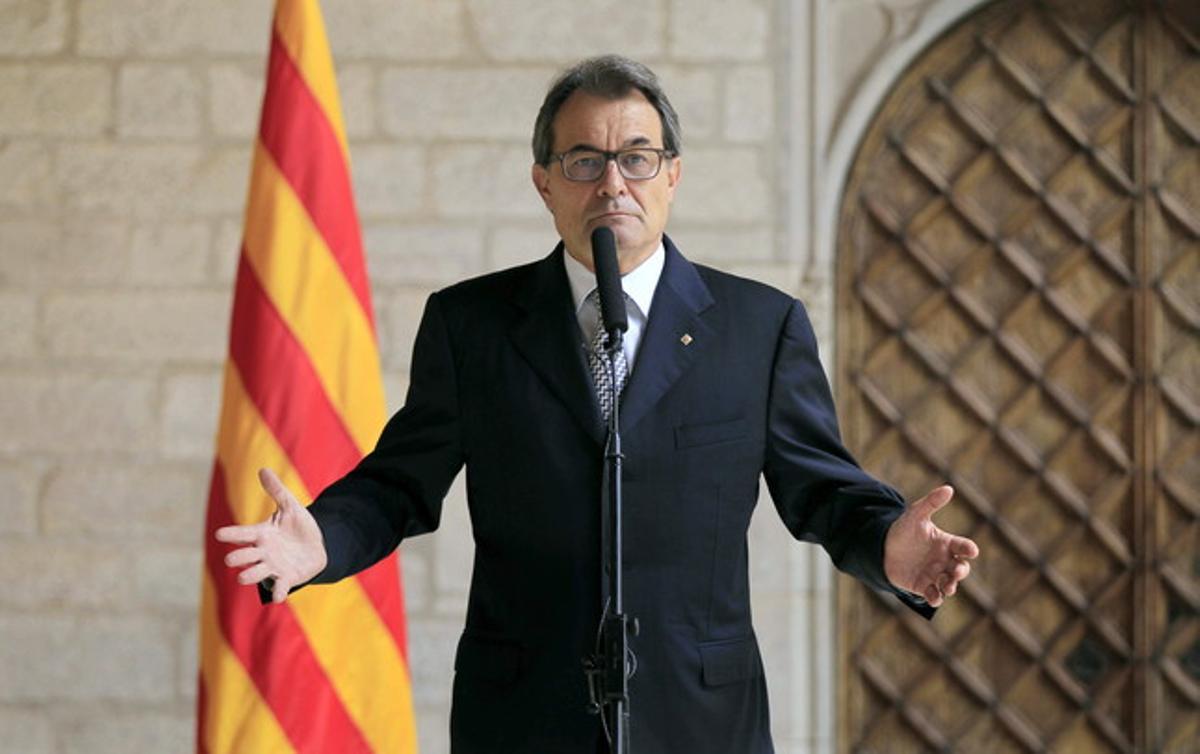 El president de la Generalitat de Catalunya, Artur Mas, durant la roda de premsa oferta aquest matí al Palau de la Generalitat per explicar el cas de l’expresident Jordi Pujol. El president de la Generalitat de Catalunya, Artur Mas, durant la roda de premsa oferta aquest matí al Palau de la Generalitat per explicar el cas de l’expresident Jordi Pujol.