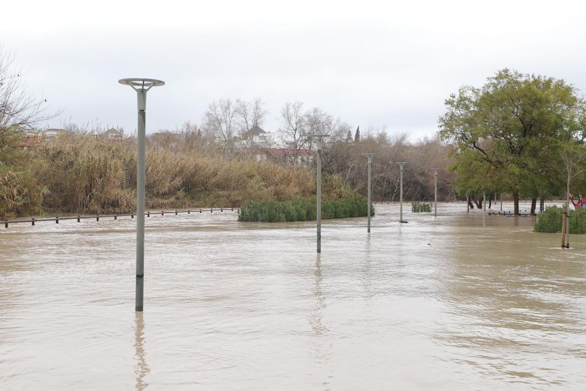 El río Guadalquivir supera los 5,5 metros a su paso por Córdoba