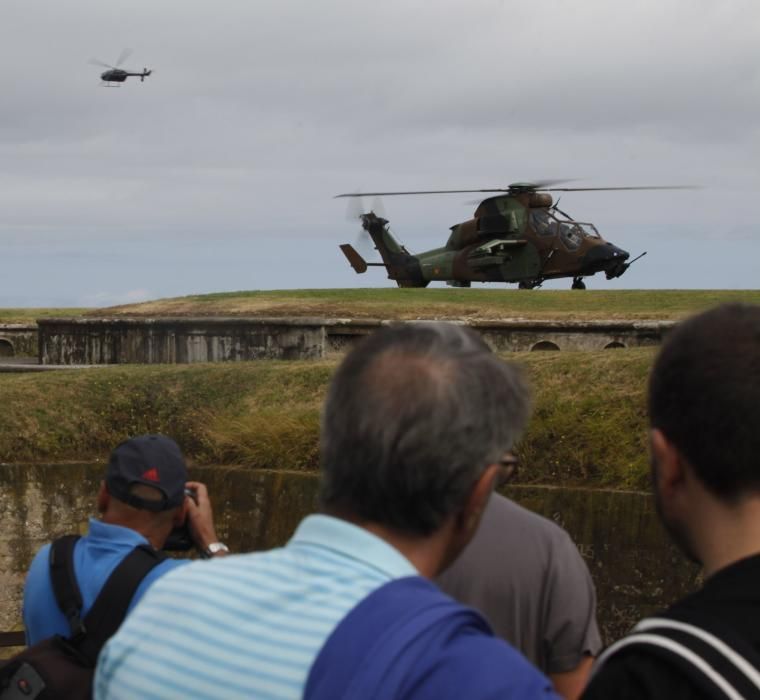 Ensayo de los aviones y helicópteros que participarán en el Festival Aéreo de Gijón