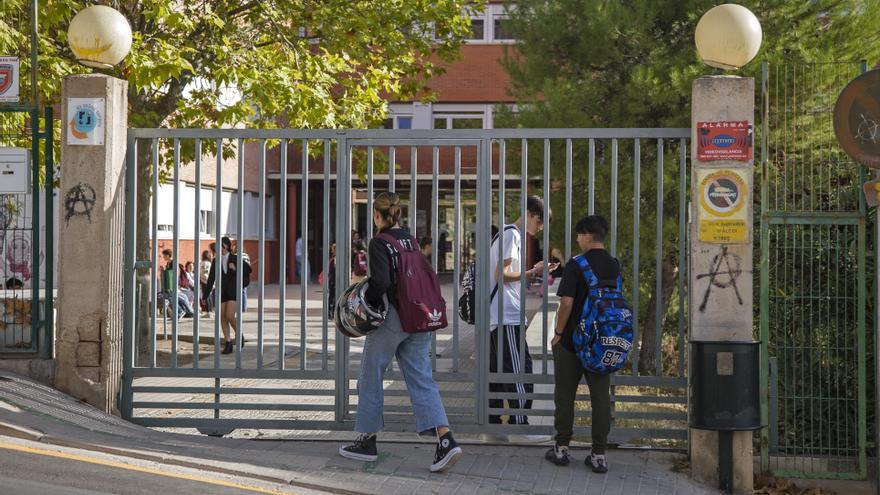 La comunidad educativa del IES Andreu Sempere de Alcoy se planta ante el retraso de las obras