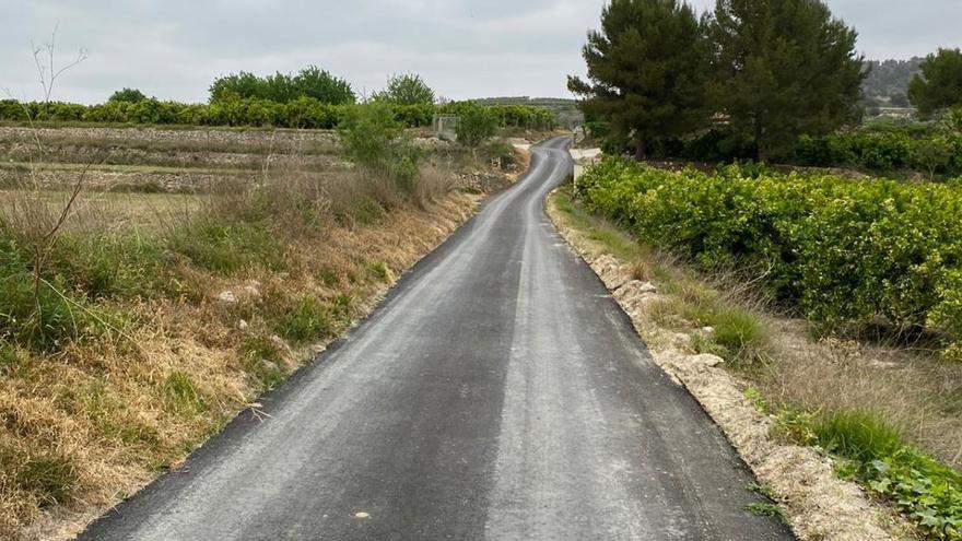 Llosa de Ranes trabaja en la pavimentación del Camino Vistabella.