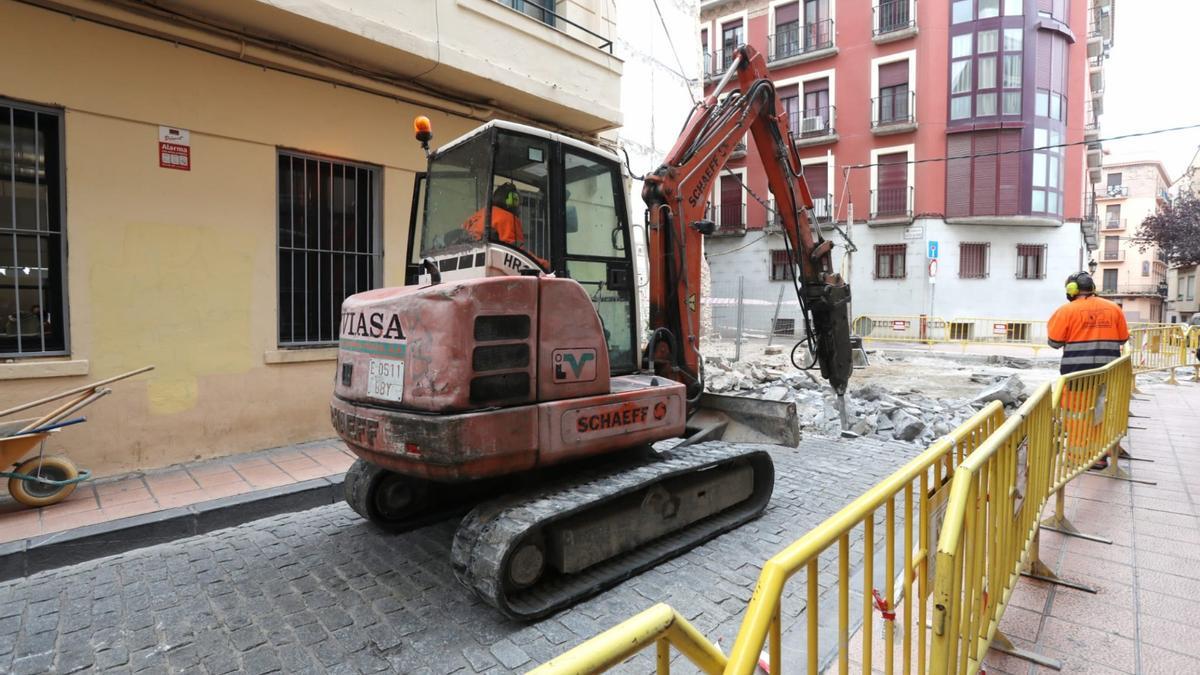 Las obras han comenzado este lunes en la calle Mosen Pedro Dosset.