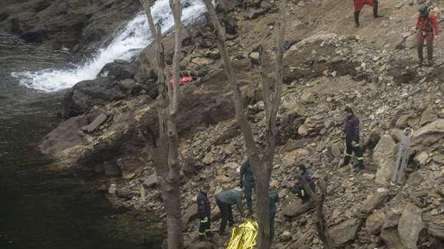 El cuerpo de la víctima apareció en la presa de Albarellos. // B. Lorenzo