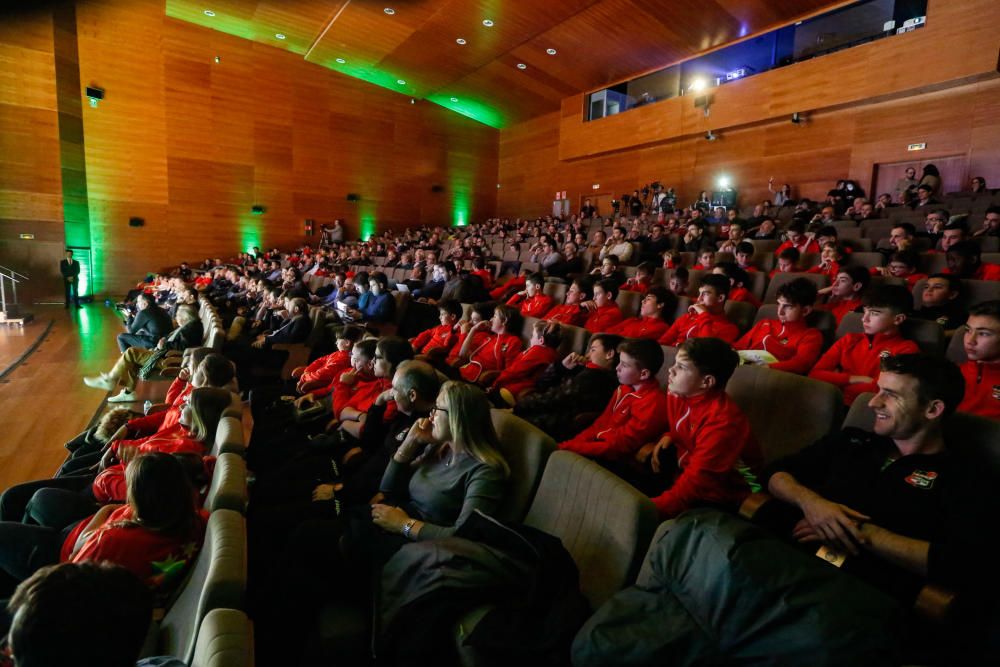 Éxito de público en la jornada con los exjugadores Joan Capdevila y Marcos Senna