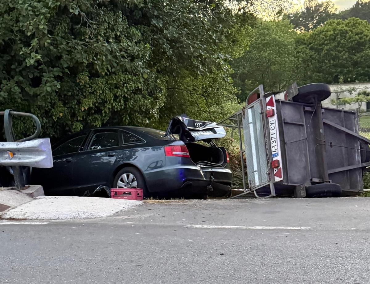 El coche ocupado por la mujer herida llevaba un remolque