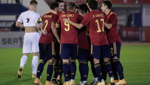 Los jugadores de la selección española sub-21 celebran uno de los goles ante Israel. 