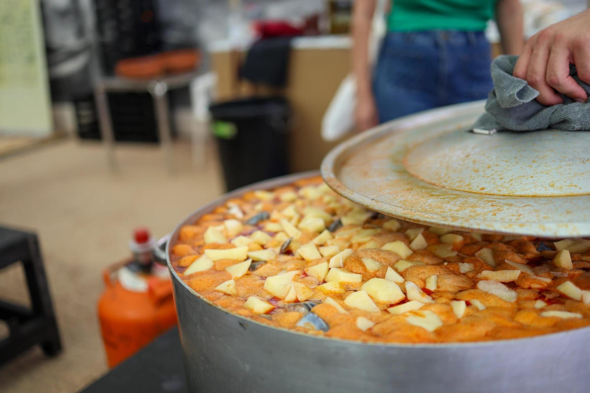 Catarroja recibe a cientos de personas en su tradicional concurso de allipebre
