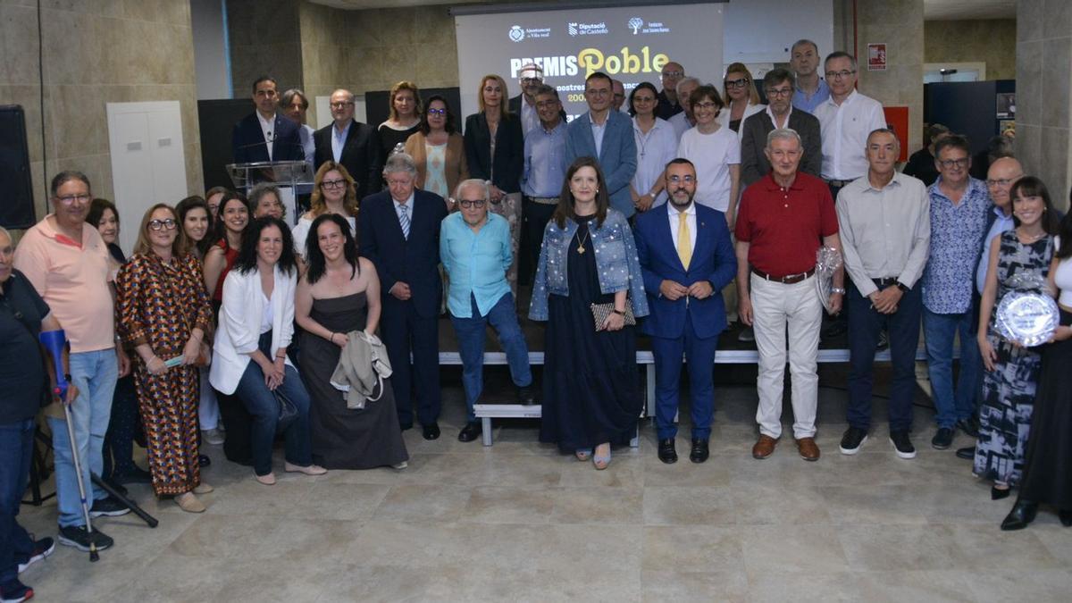 A l'acte han assistit bona part dels premiats, així como també ciutadans i autoritats locals i provincials.