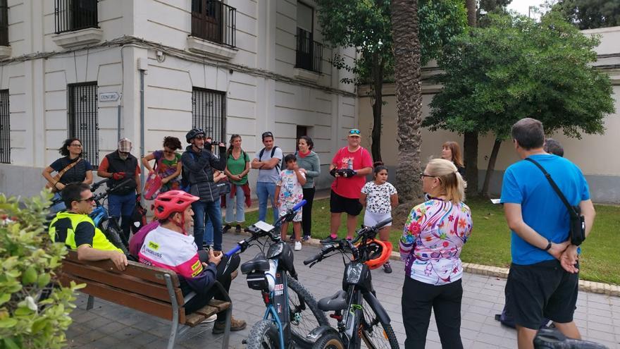 De Torrent a Burjassot en bicicleta para conocer la historia de Vicent Andrés Estellés