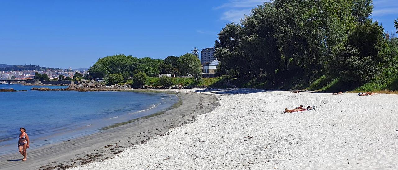 Panorámica de la playa de Santa Baia, en Alcabre, que estrena la distinción medioambiental