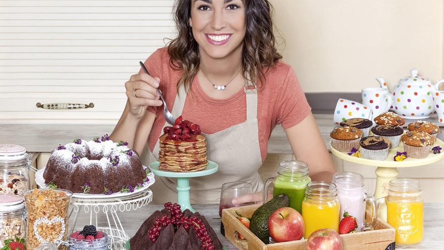 Imagen de Alma Obregón para la presentación de su nuevo libro «Repostería sana para ser feliz».