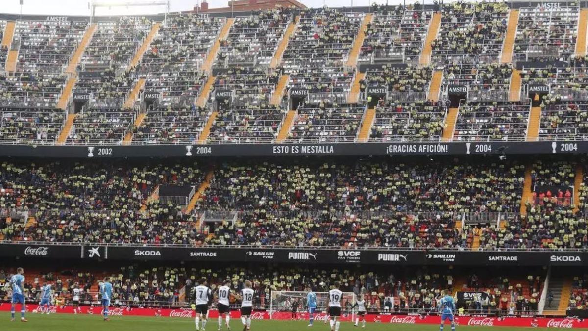El racista del sector 5, expulsado de Mestalla