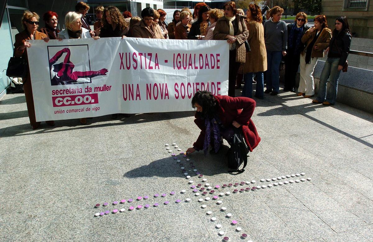 Sindicalistas de CC OO en un acto del 8M en Vigo en 2004