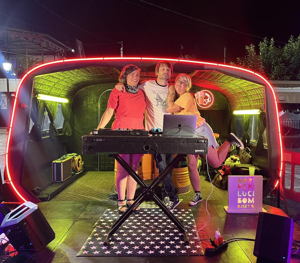 Retrovisor Dj junto Maripepi y Lucibom.