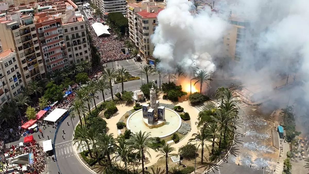 Hermanos Ferrández defiende el honor de la “terreta” con una mascletà contundente