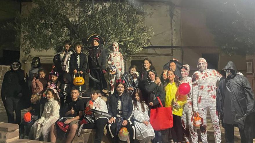 Los niños recorrieron las calles y casas de Tabuenca. | SERVICIO ESPECIAL