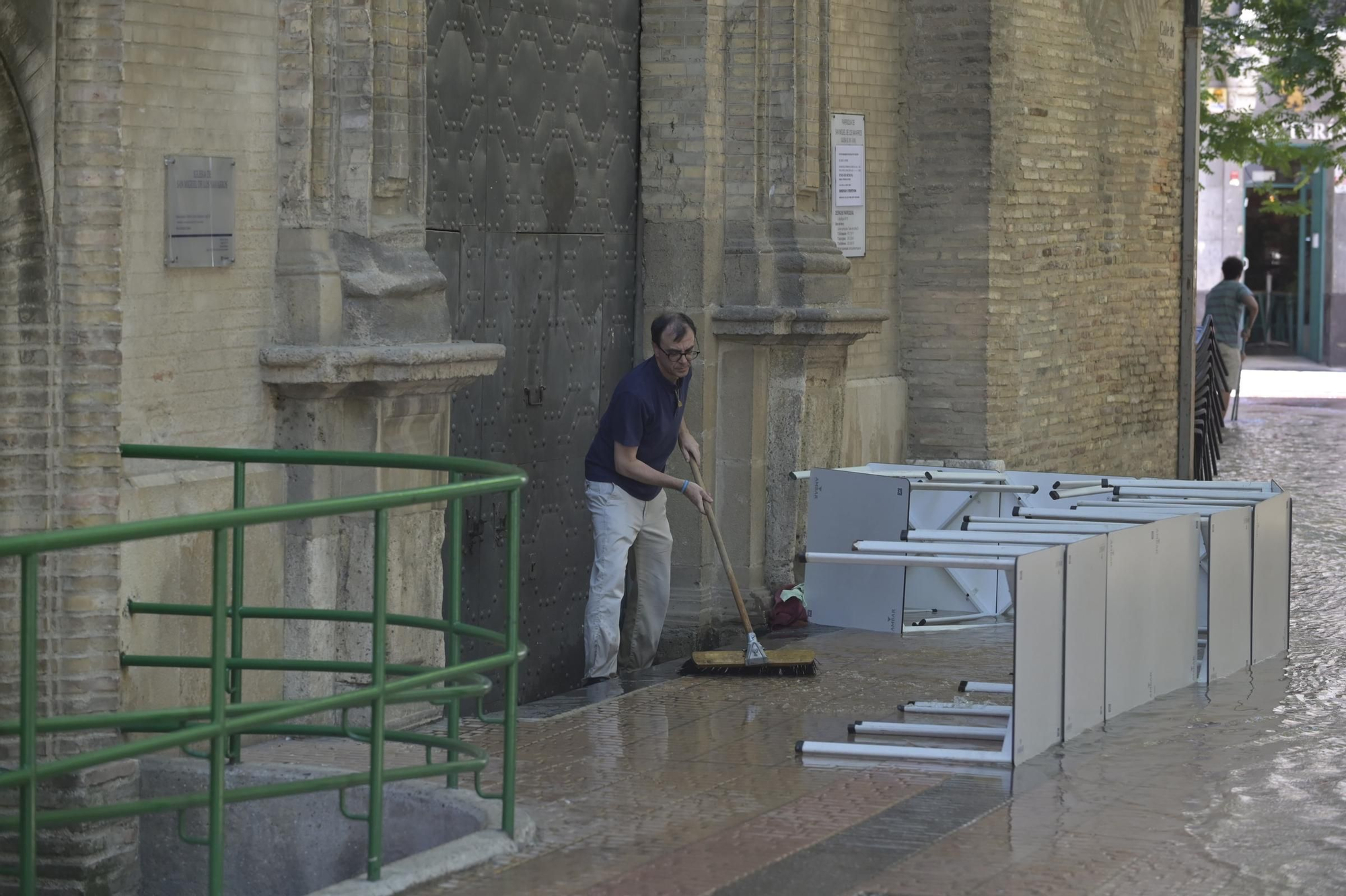 En imágenes | Reventón en la plaza San Miguel de Zaragoza