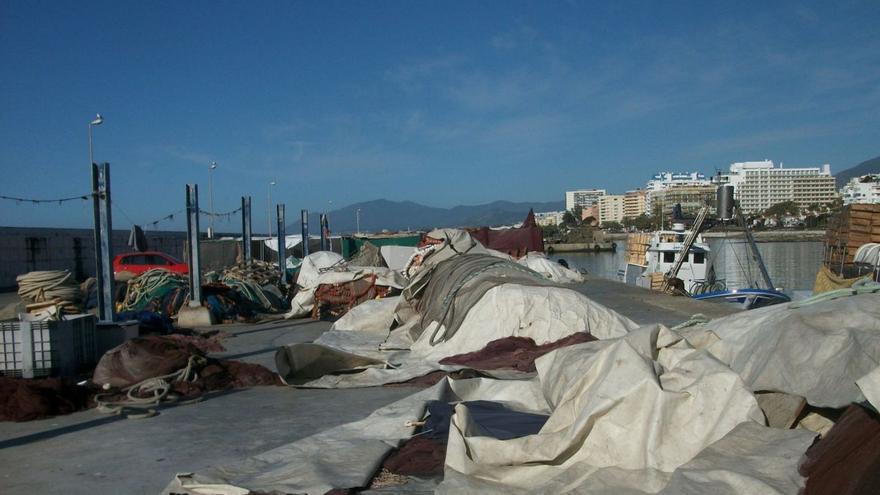 Parte del muelle de la zona pesquera del puerto de La Bajadilla.