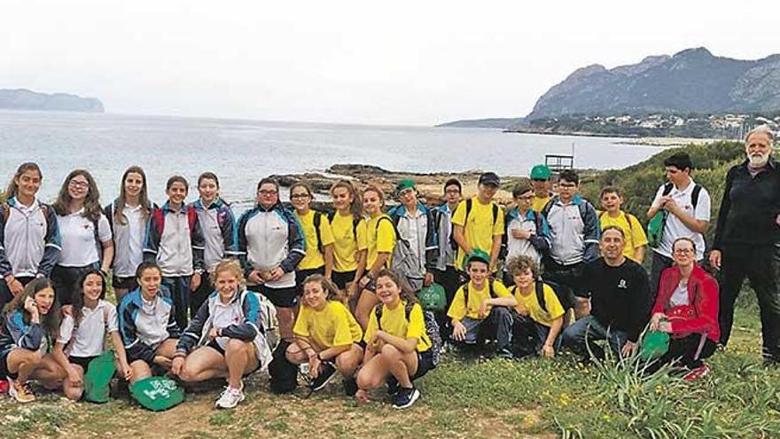 El grupo de escolares que ayer asistieron a la clase práctica.