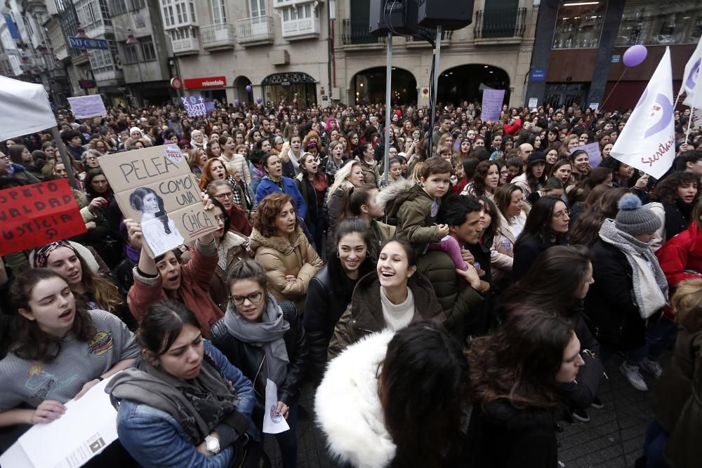 Multitudinaria protesta del 8-M en Pontevedra