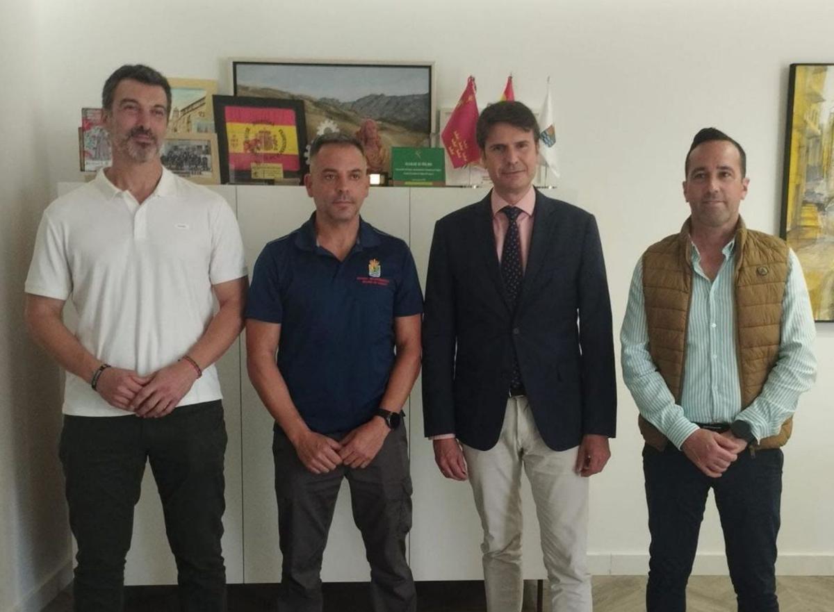 Recepción en el Ayuntamiento de Molina de Segura: Abel Martínez (segundo por la izquierda), junto al alcalde de Molina de Segura, José Ángel Alfonso Hernández, y concejales.