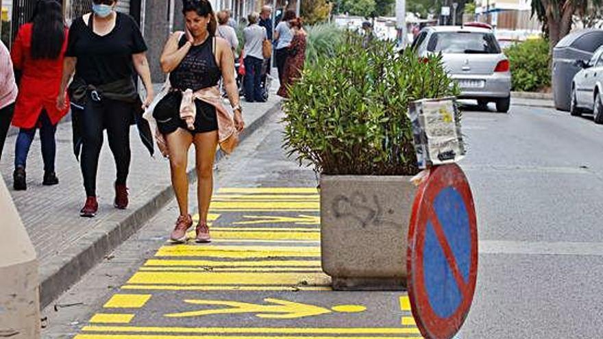 La calle Castella es una de las que pierde una fila de aparcamientos para ampliar el espacio de acera.