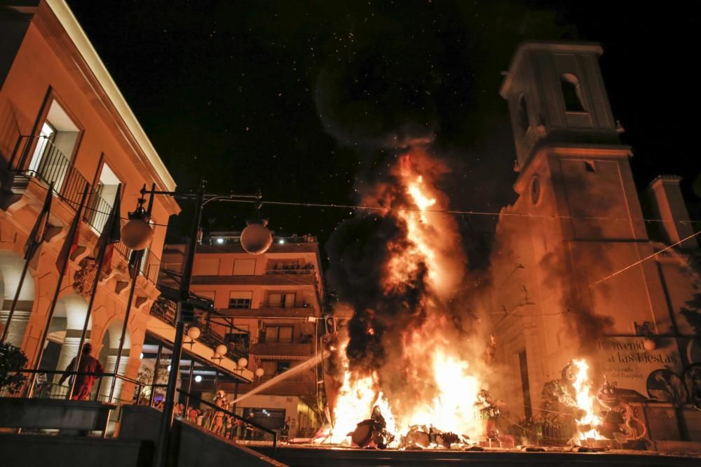 San Vicente se viste de fuego