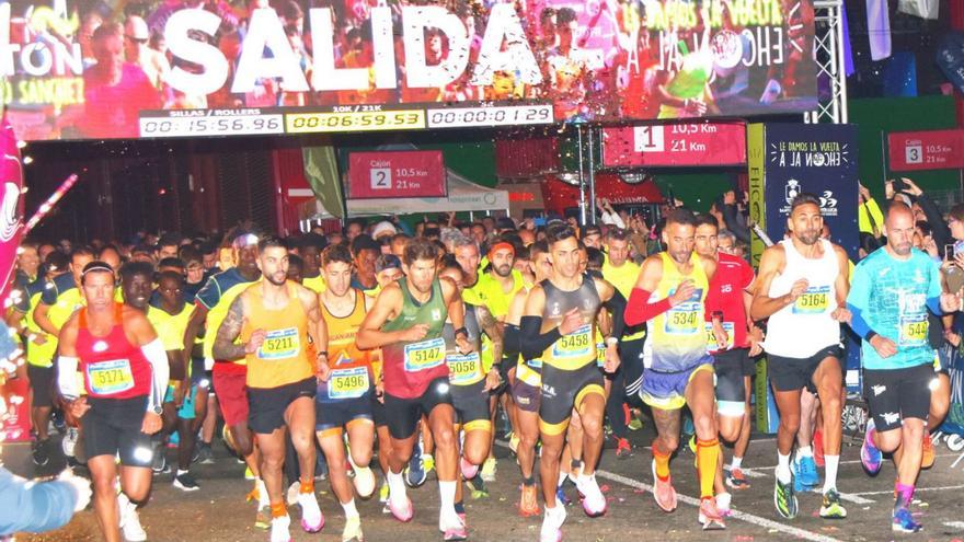 Salida de las pruebas de 21 y 10,5 kilómetros de la Gran Canaria Media Maratón Alcalde Camilo Sánchez de 2023. | | LP/DLP