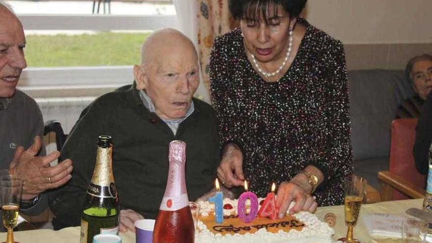 Ferreras celebra los 104 años de Isidoro del Buey