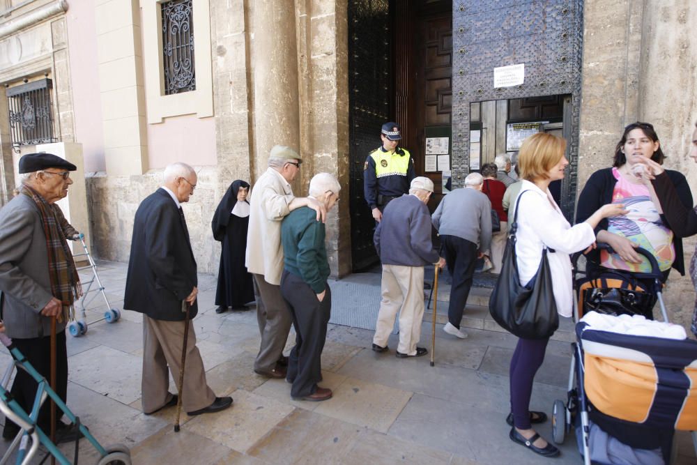 Retrospectiva de los primeros Besamanos a la Virgen de los Desamparados