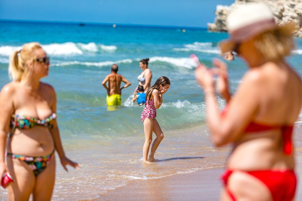 Quejas de usuarios en la apertura de las playas parceladas en Benidorm