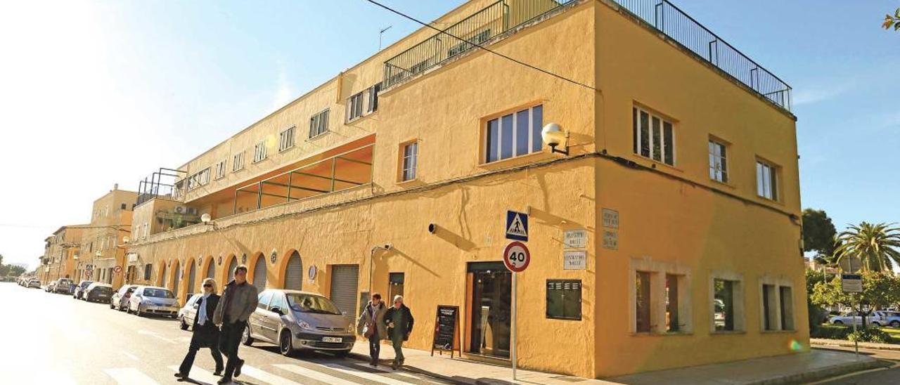 Los edificios de la calle Contramuelle Mollet junto a los jardines de Sant Elm objeto del concurso.