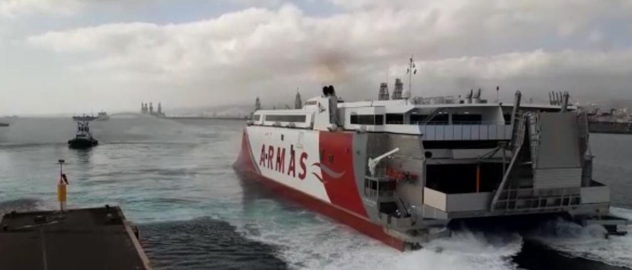 El 'Volcán de Taidía' llega al Puerto de Las Palmas (21/10/2021)