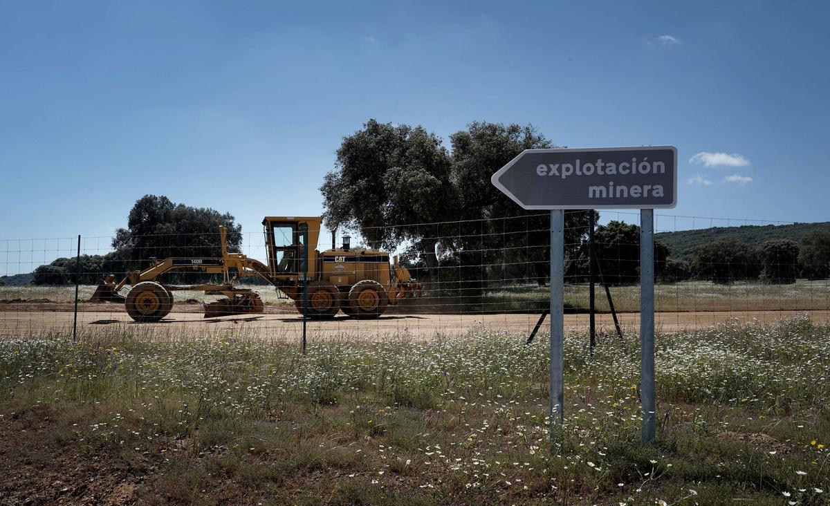 Reportaje sobre la apertura de una mina de Wolframio en Abenojar, Ciudad Real, que va a generar 300 empleos.