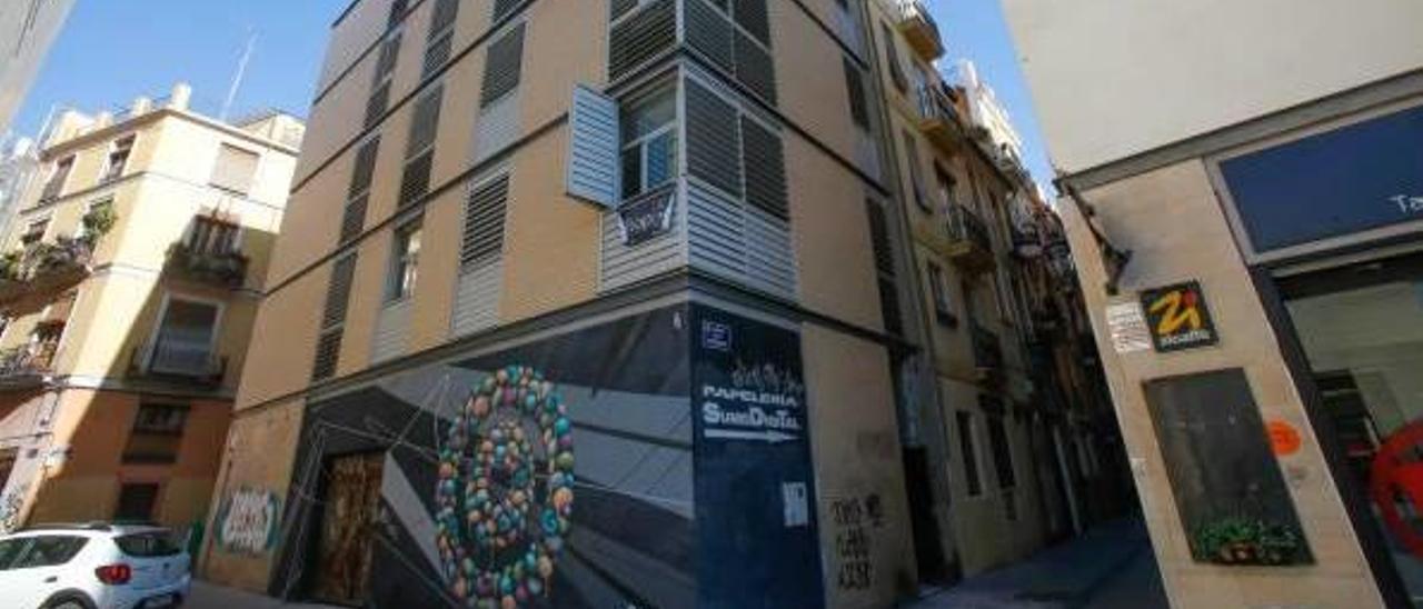 Finca en la calle Teixidors de València destinada a vivienda social.