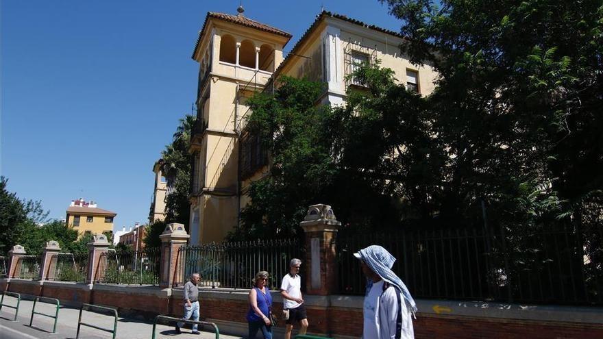 El Ayuntamiento estudiará colocar una placa en memoria del capitán Tarazona en la futura Casa de la Solidaridad