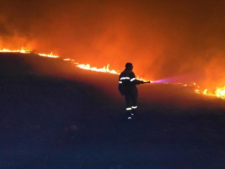 El fuego arrasa en Rianxo más de 750 hectáreas